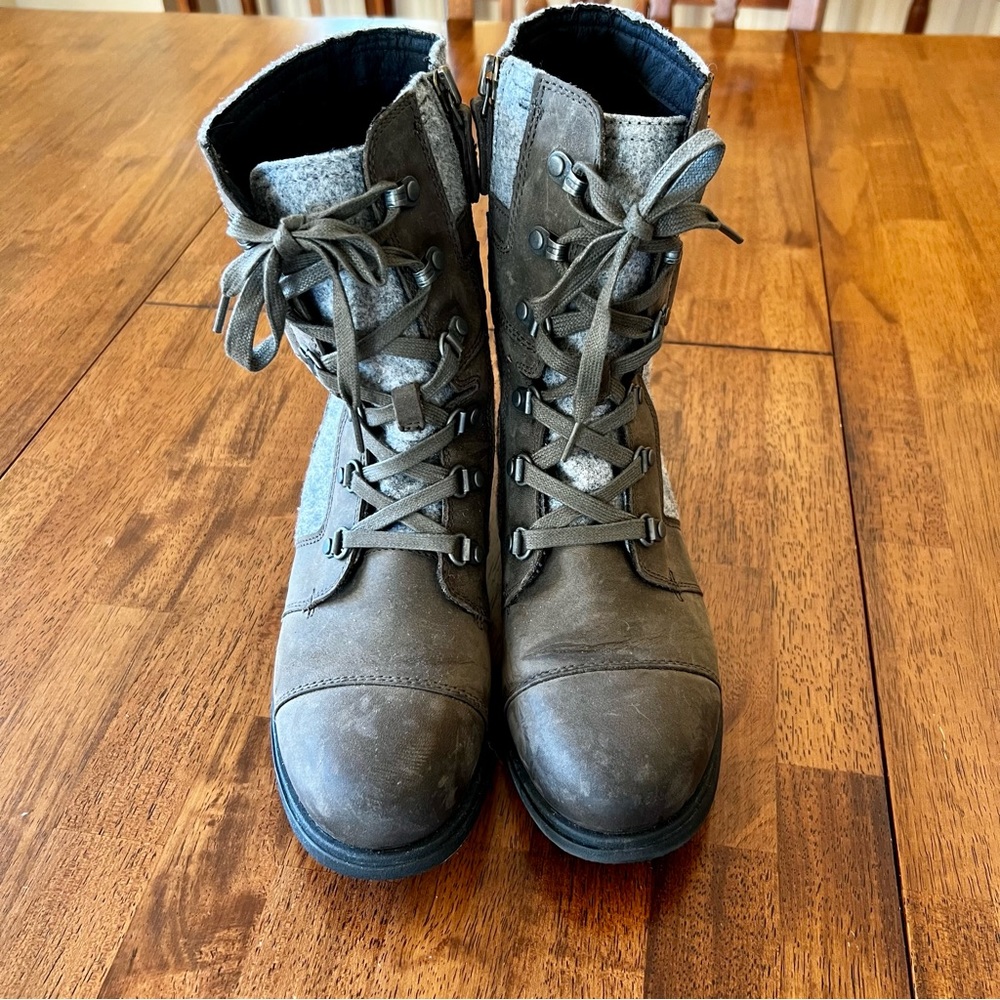 Sorel Women’s Major Carly Lace Up Green Grey Leather Wool Felt Boot size 8.5